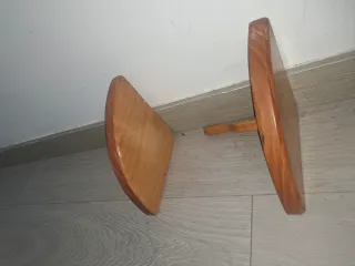 Confezione di 2 scaffali angolari in legno con supporti