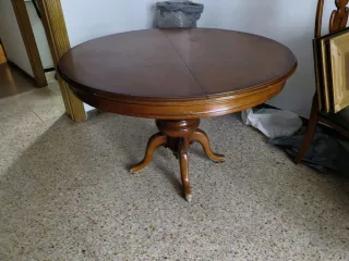 Mesa de comedor redonda de madera