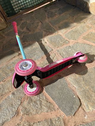 Patinete infantil RollRun 3 ruedas rosa del corte