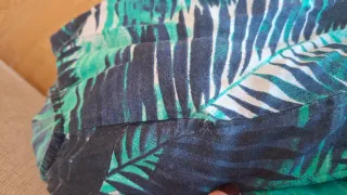 Blusa sin mangas hojas verdes y azules