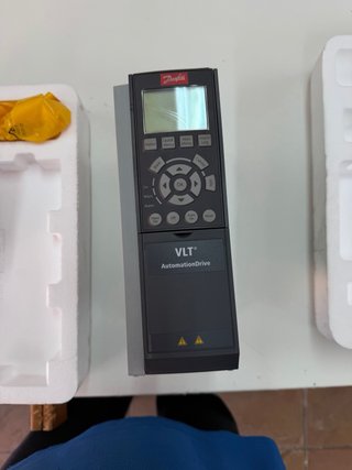Variador de frecuencia Danfoss VLT + LCP a estrena
