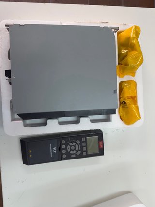 Variador de frecuencia Danfoss VLT + LCP a estrena