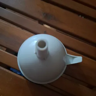Embudo pequeño blanco