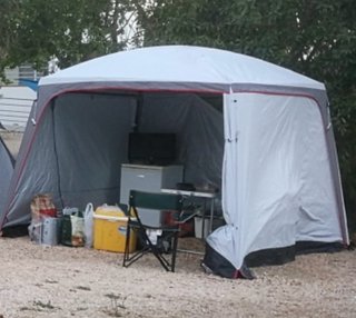Tienda Hinchable Skandika Timola 6 y carpa Quechua