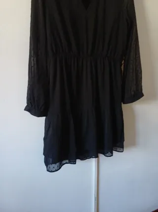 Abrigo beige T42 y vestido negro T44