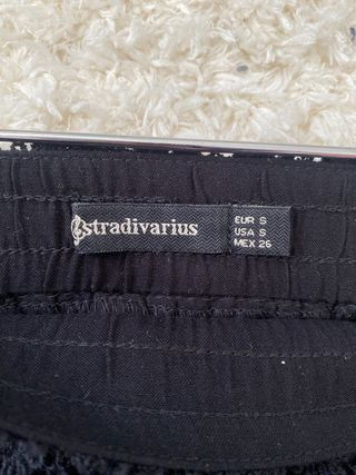 Shorts Stradivarius negros encaje.
