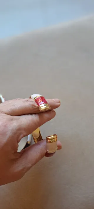 Brazaletes esmaltados dorados con abertura