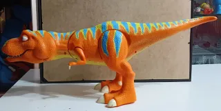 Dinosaurio de juguete naranja con sonido