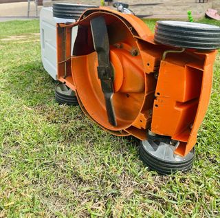 Cortacésped Stihl Eléctrico Naranja/Blanco