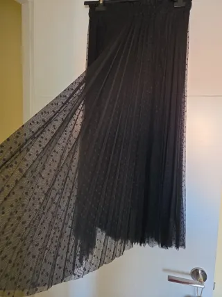 Falda negra con lunares