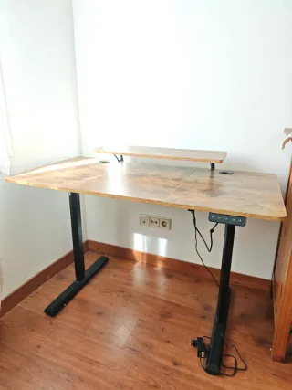 Escritorio regulable madera y metal