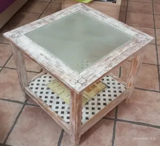 Mesa de madera con cristal restaurada