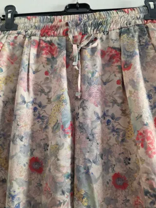 Pantalón estampado floral talla M