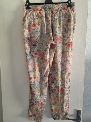 Pantalón estampado floral talla M