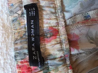 Pantalón estampado floral talla M
