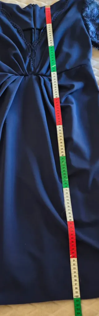 Vestido de fiesta azul con encaje