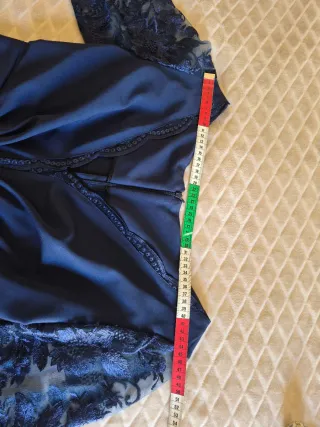 Vestido de fiesta azul con encaje