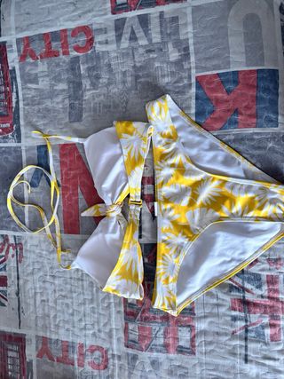 Bikini Lefties Estampado Hojas Amarillo