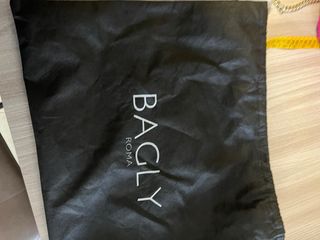 Borsa BAGLY fucsia con catena dorata