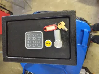 CAJA FUERTE ELECTRÓNICA  COMPACTA