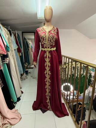 Vestido árabe rojo y dorado