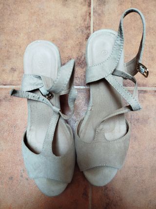 Sandalias beige tacón ancho