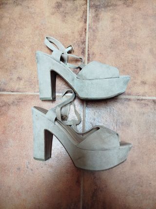 Sandalias beige tacón ancho