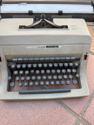 Máquina de escribir Olivetti Linea 90