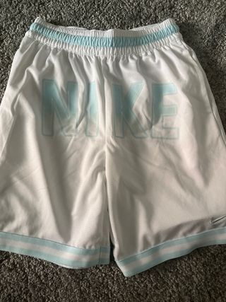 Pantalones Jordan Grises con Rojo y Nike blancos