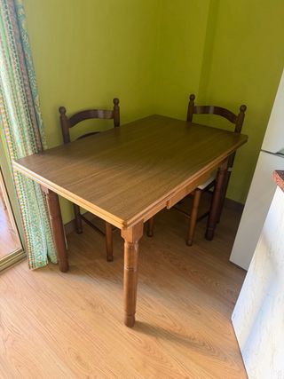 Mesa de comedor extensible de madera con 4 sillas