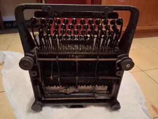 ANTIGUA MÁQUINA DE ESCRIBIR UNDERWOOD