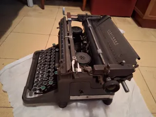 ANTIGUA MÁQUINA DE ESCRIBIR UNDERWOOD