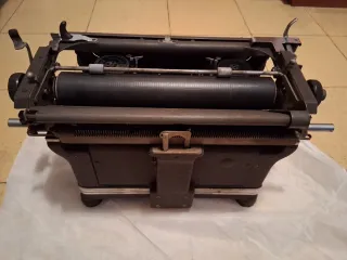 ANTIGUA MÁQUINA DE ESCRIBIR UNDERWOOD