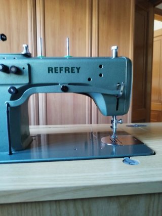 Máquina de coser Refrey Industrial