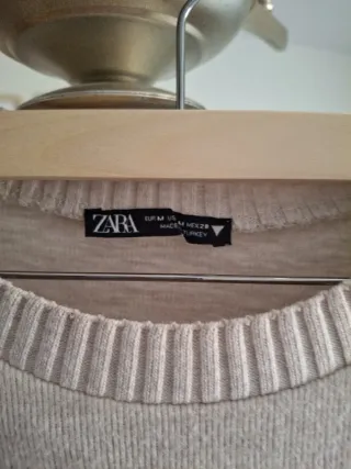 Conjunto Zara falda y jersey punto beige