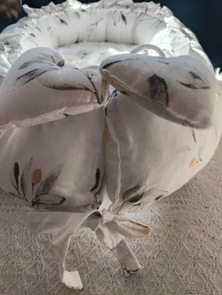 Nido reductor bebé con estampado floral