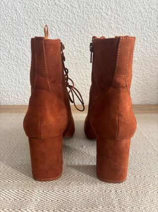 Botines ante con cordones