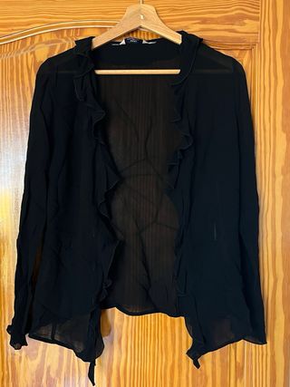 Blusa Zara negra semitransparente volantes