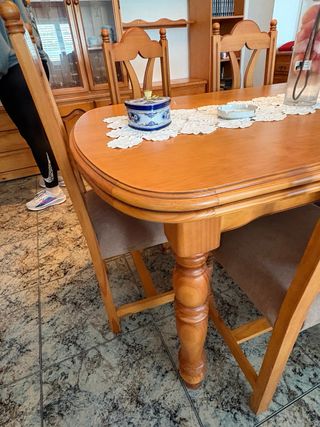Mesa de comedor de madera extensible,con 6 sillas