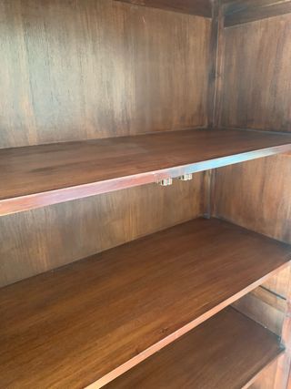Armario vitrina de madera y cristal