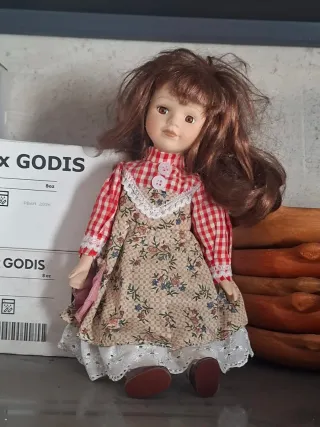 Muñeca de porcelana coleccionista