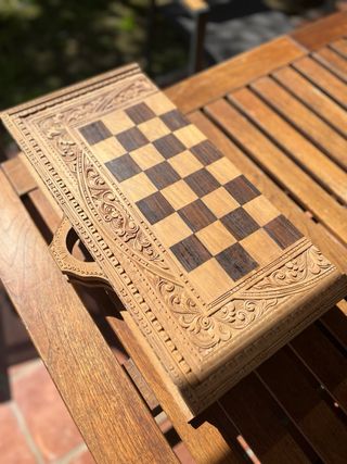 Ajedrez artesanal balinés tallado a mano – Madera