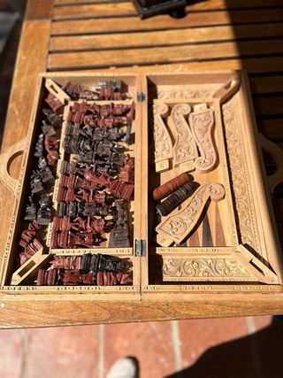 Ajedrez artesanal balinés tallado a mano – Madera