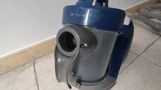 Aspirador sin bolsa con cable retráctil