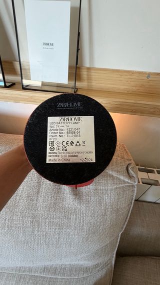 Lámpara de mesa roja