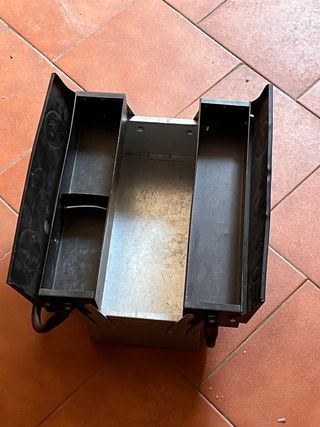 Caja de herramientas metálica ligera