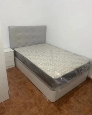 Liquidación canapés y colchones armarios y sofas?