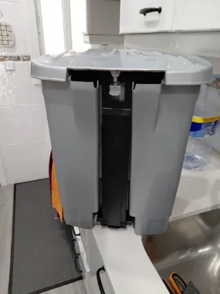 Cubo de basura con estampado de cocina