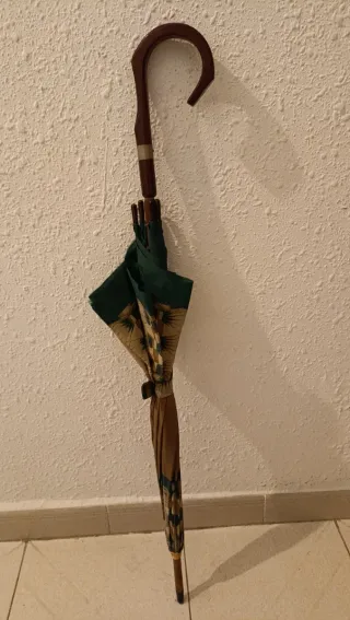 Paraguas vintage marrón y verde