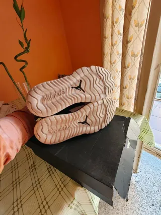 Zapatillas Jordan Hombre Negras y Blancas